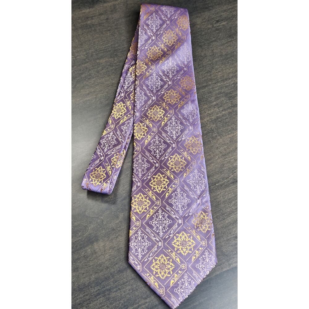 Beautiful Lavender Phat Farm 100% Silk Tie